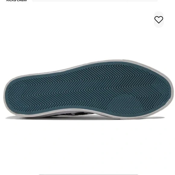 Black White  Low Top Converse - Picture 15 of 15